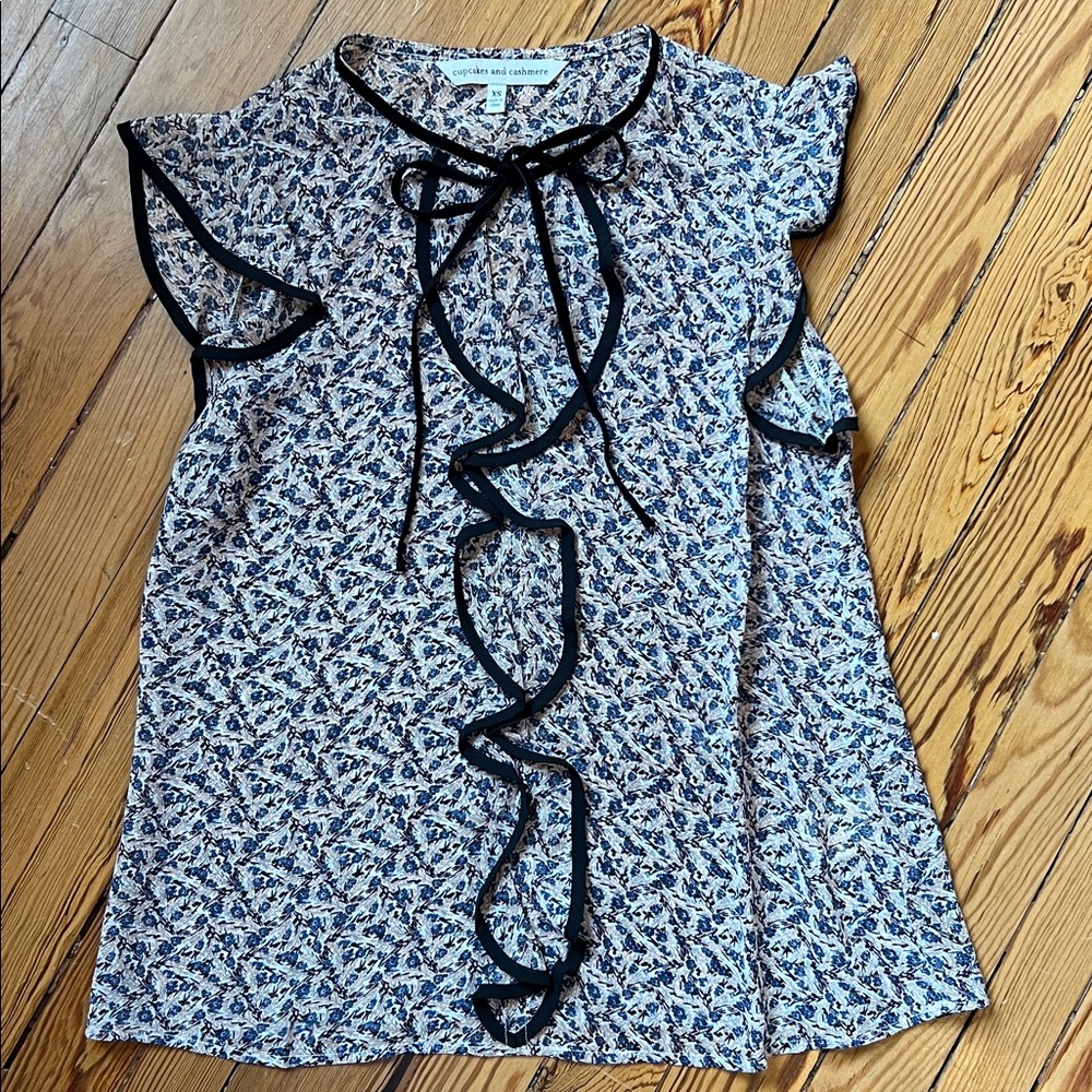 Cupcakes & Cashmere Floral Ruffle Cap-Sleeve Blouse